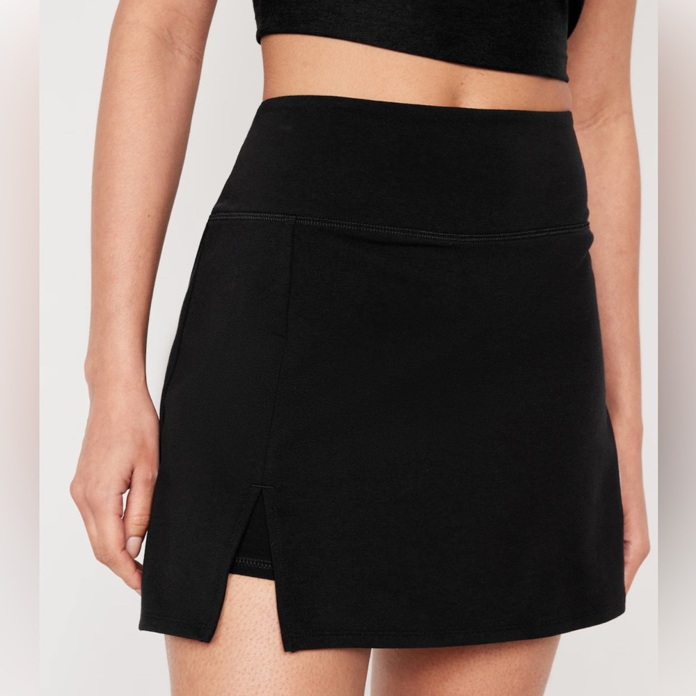 Extra High-Waisted PowerChill Skort